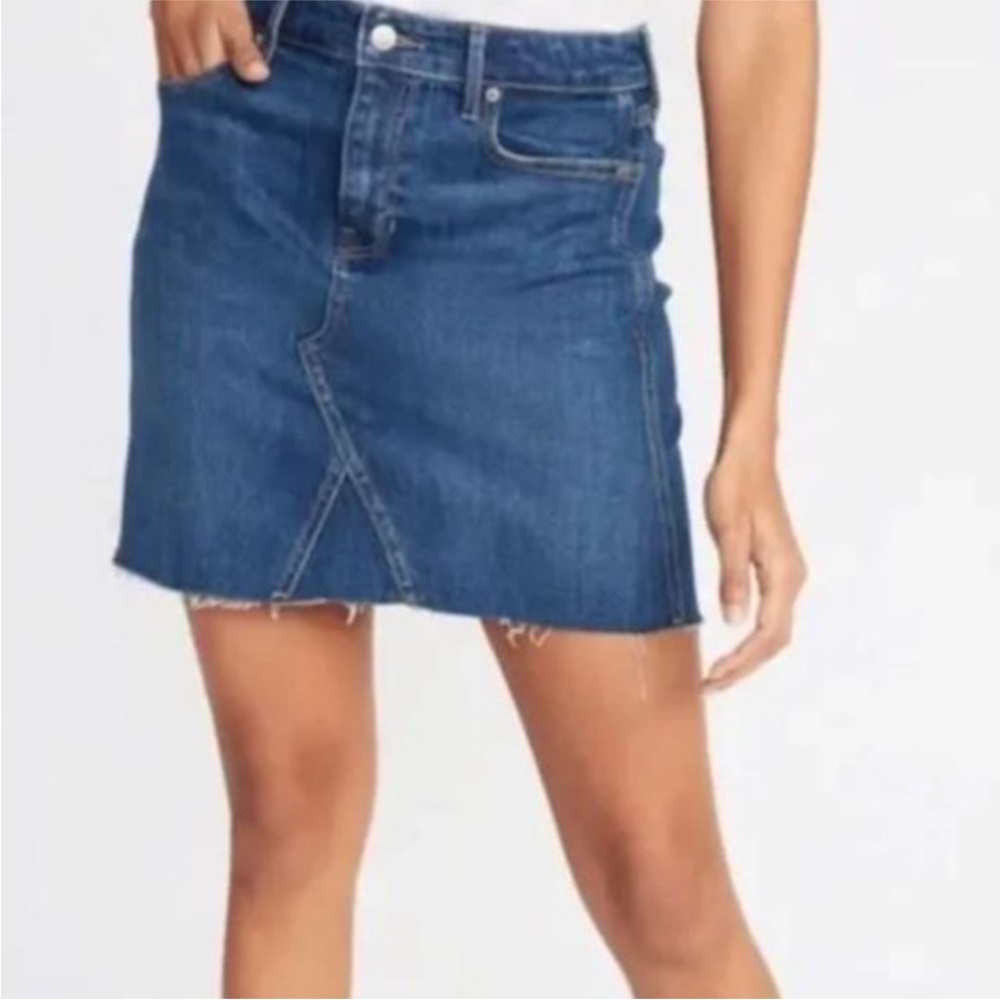 Old Navy Cut Off Denim Mini Skirt, 6.
Like NEW Condition!